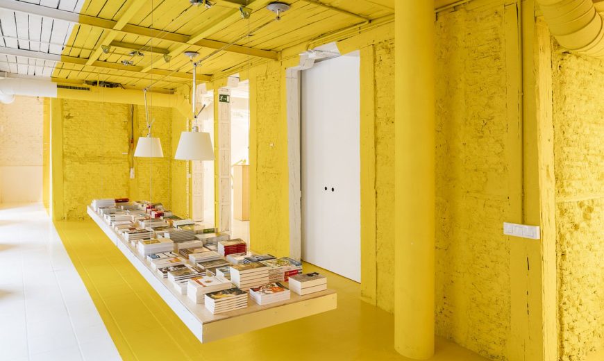 Amazing Use of Yellow for Office Interior: Meeting Space in Madrid